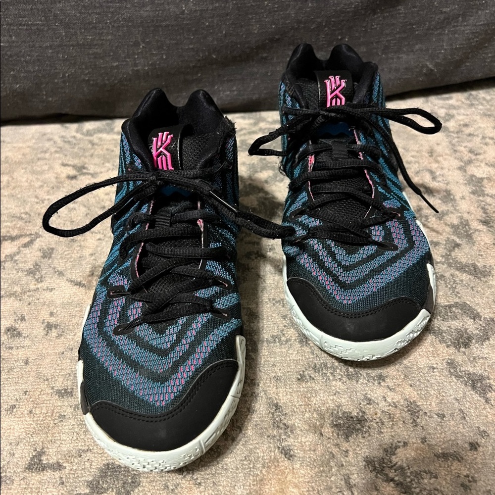 Nike Boy’s Colorful Trendy Basketball Shoes